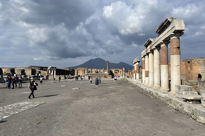 Guided Tour Pompeii And Vesuvius from Positano Skip the Line - Why this makes sense from Positano