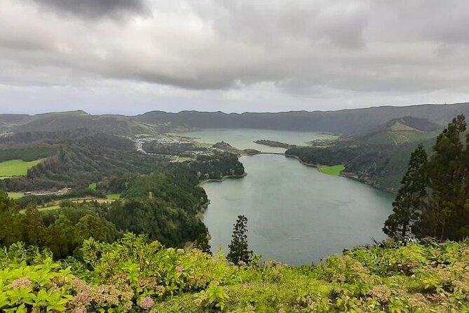 Guided Tour to the Sete Cidades Volcano in São Miguel Azores - Vista do Rei and the famous Sete Cidades view