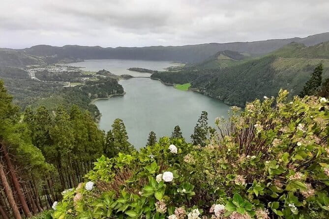 Guided Visit to the Crater and Volcano of Lagoa das Sete Cidades - Key points at a glance