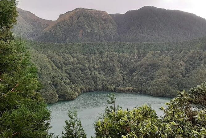 Guided Visit to the Crater and Volcano of Lagoa das Sete Cidades - Pico do Carvão and São Miguel from the high ground