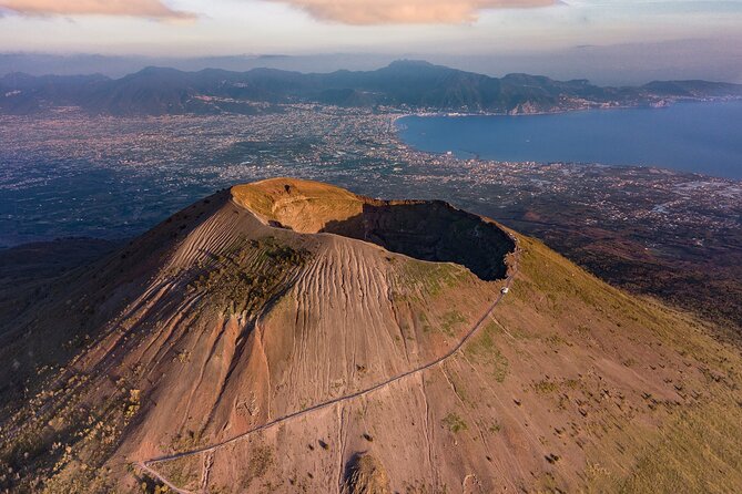 Half-Day Mount Vesuvius of Pompeii Tour by Bus - Reaching Vesuvius from Pompeii by minibus
