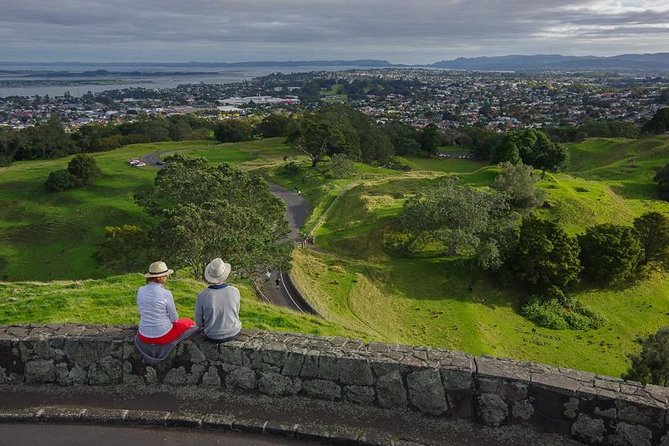 Half-Day Volcano Tour from Auckland - One Tree Hill connects a famous cone with New Zealand history