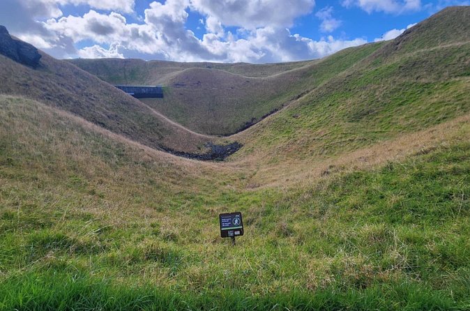 HalfDay Private Volcano Tour in Auckland Explore the City of Fire - Maungawhau / Mount Eden: the clearest final view