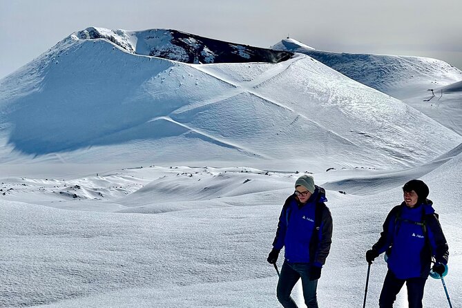 Hike near the summit craters up to the maximum safe altitude currently foreseen - Fitness, altitude, and medical concerns