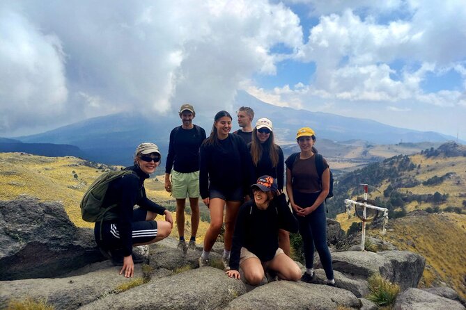 Hiking in Iztaccihuatl Volcano - From alpine scrub to volcanic rock