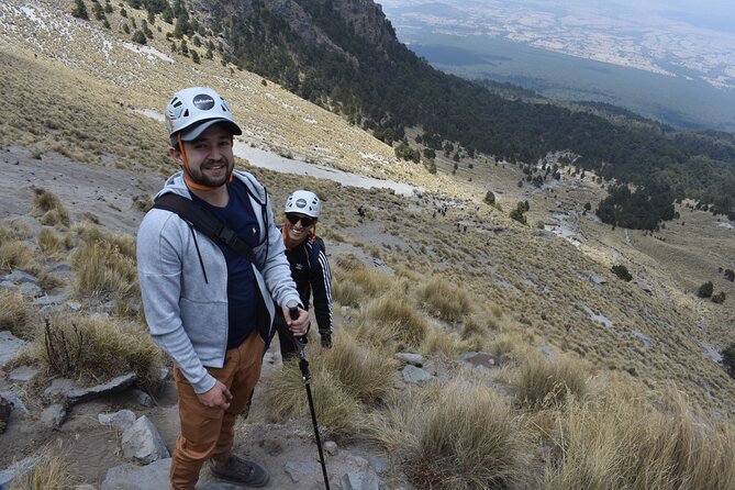 Hiking Tour to volcano La Malinche from Puebla (private tour) - Preparing at the La Malintzin lodge