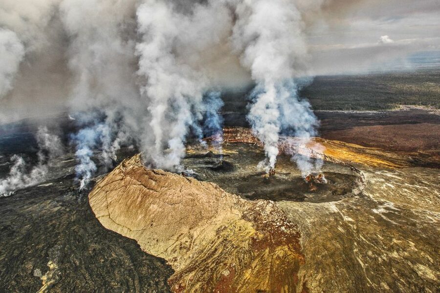 Hilo: Hawaii Volcanoes National Park Flight - What the pilot and crew add