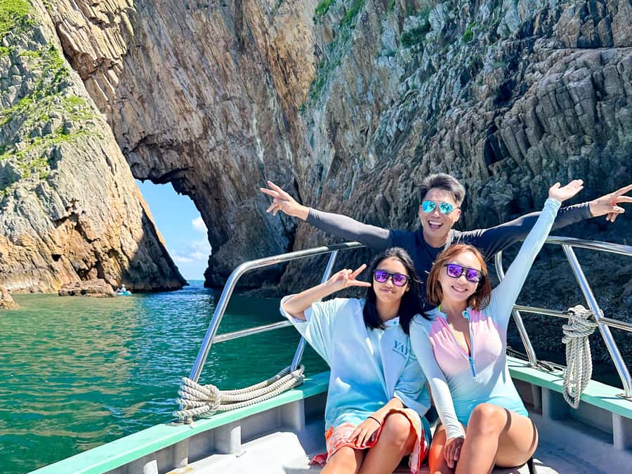 Hong Kong: Geopark Four Sea Arches Volcano Sightseeing Tour - The 10-minute speedboat ride sets the tone