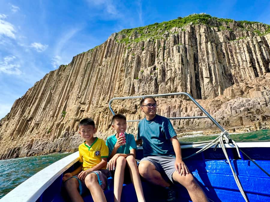 Hong Kong: Geopark Four Sea Arches Volcano Sightseeing Tour - The Shore of Thousand Columns and giant hexagonal rock