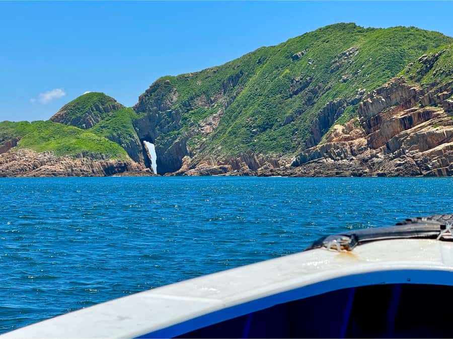 Hong Kong: Geopark Four Sea Arches Volcano Sightseeing Tour - Four sea arches, caves, and the chance to pass through one