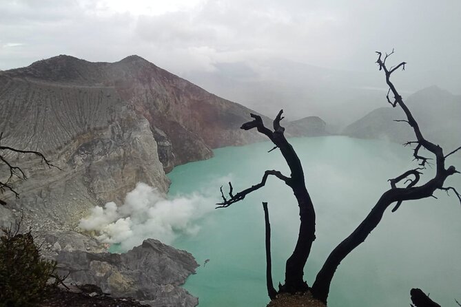 Ijen Crater Private Guided Trekking Tour From Bali - Seeing the blue fire at Ijen