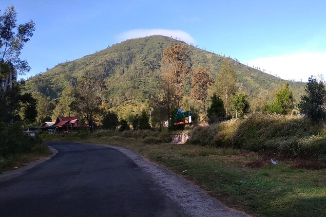 Ijen Crater Tour From Bali 1 Day - Meeting Sulfur Miners at Work