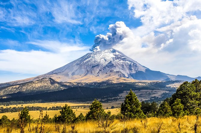 Iztaccihuatl Volcano Hike with an Alpinist - Food, water, clothing, and mountain gear