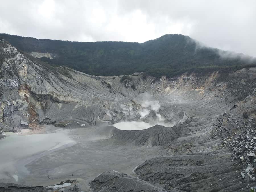 Jakarta: Active Volcano, Waterfall &beautiful local village - Cibeusi Village and the rice terraces