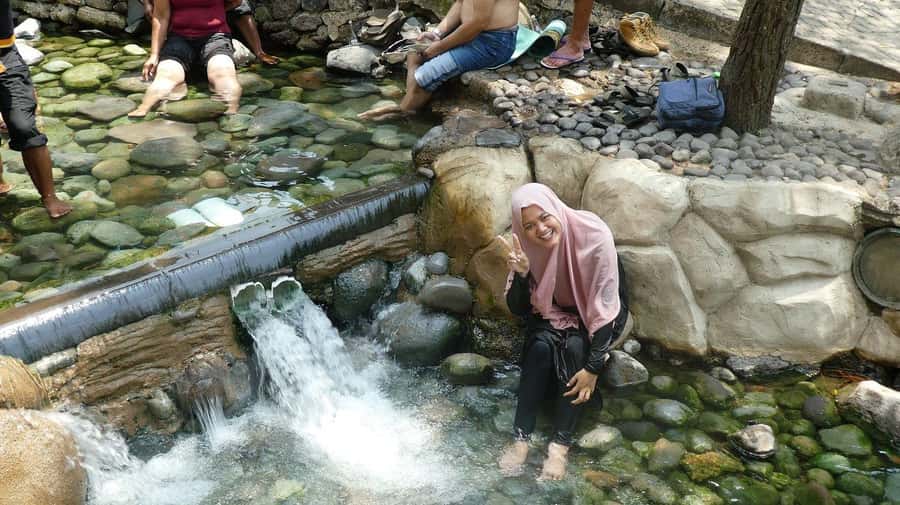 Jakarta Tour: White Crater, Pinisi Resto , Hotspring - Lunch at Pinisi Resto beside the lake