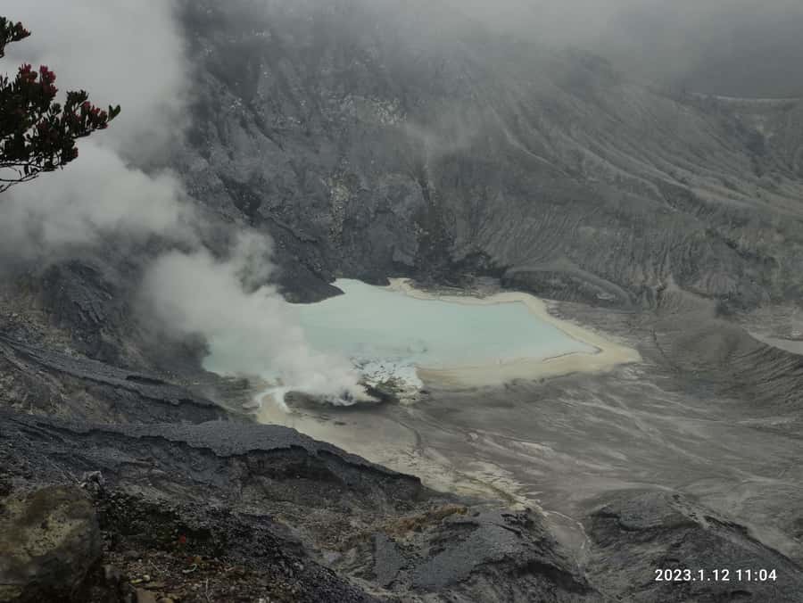 Jakarta :Volcano, HotSpring, Tea Factory, RiceField, &Coffee - Guides, drivers, and the private format