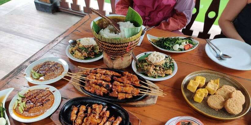 Jakarta: Volcano, Tea/Rice Fields, Hot Spring, Local Food - The real shape of this Jakarta day trip