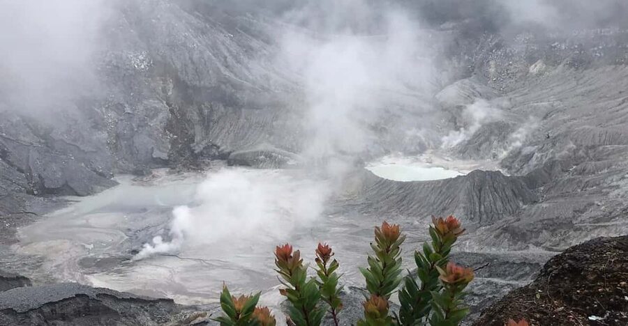 Jakarta: Volcano, Tea/Rice Fields, Hot Spring, Local Food - Sari Ater Hot Springs after a long day