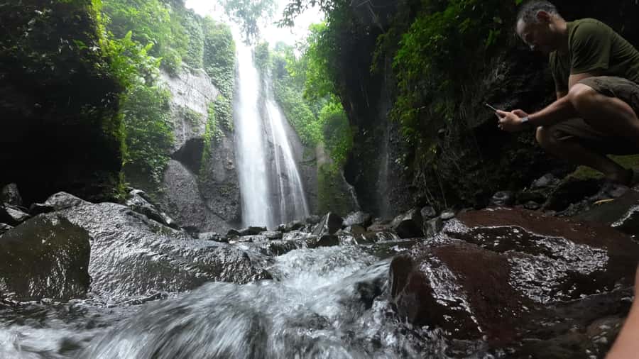 Jakarta: Waterfalls, Volcano, White Crater, Tea, Hot Spring - White Crater and the unusual color of a volcanic lake