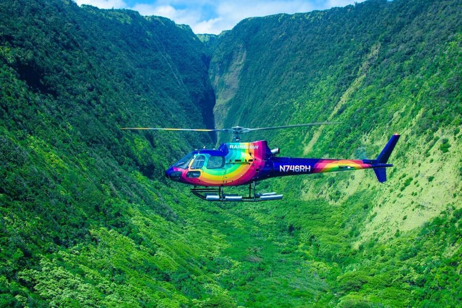 Kailua-Kona: Kohala, Volcanoes and Waterfall Helicopter Tour - Doors-on or doors-off: choosing the right seat