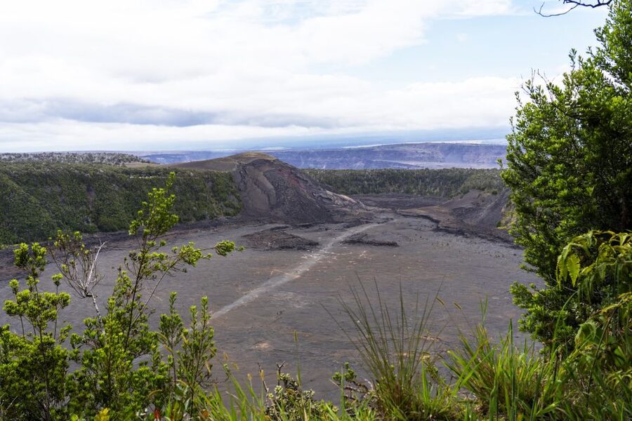 Kilauea: Volcanoes National Park Guided Hike - Around the hardened lava lake