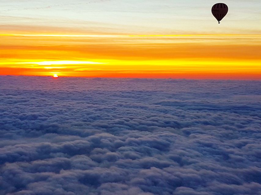 La Garrotxa Volcanoes Half-Day Hot Air Balloon Flight - The early start and coffee at Vol de Coloms