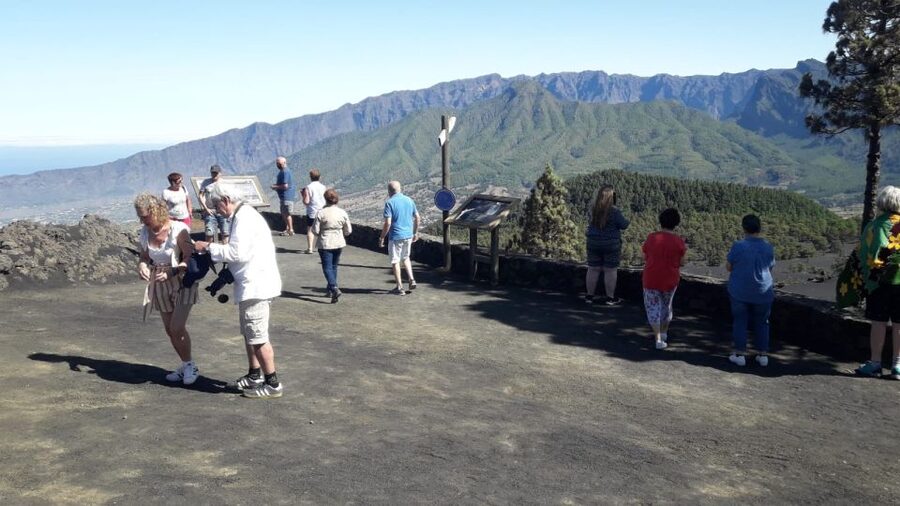 La Palma: San Antonio and Teneguia Volcanos Tour by 4x4 Bus - Tajogaite, the new volcano at Las Manchas