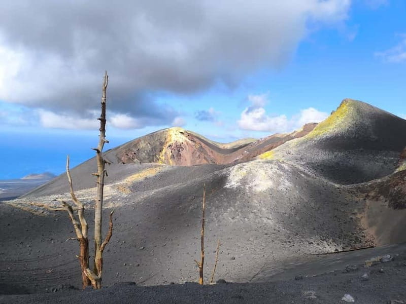 La Palma: Tajogaite Volcano Guided Hike - The volcanic crack beside the path
