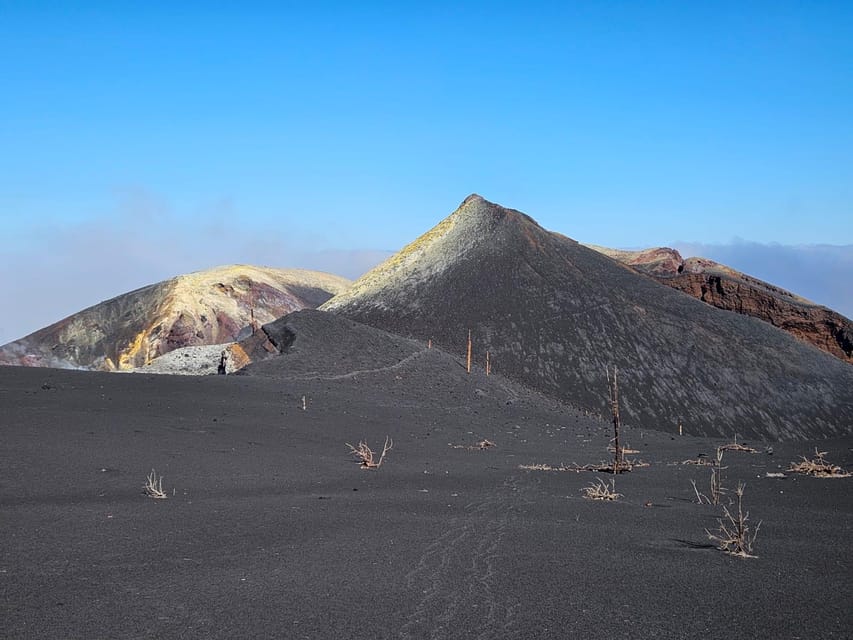 La Palma: Tour to the new Tajogaite volcano 360º. - From Llano del Jable onto black volcanic ground