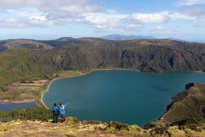 Lagoa do Fogo: Biologist-guided Volcano Geo Tour +hotsprings bath - Why this four-hour outing works well