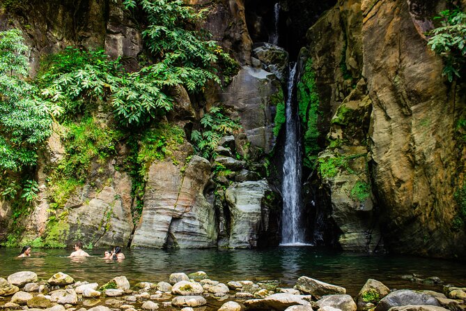 Lagoa do Fogo: Biologist-guided Volcano Geo Tour +hotsprings bath - What the $57.83 price really covers