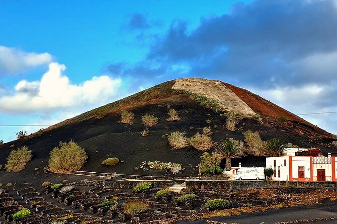 Lanzarote E-Bike Tour: Volcano Craters & Scenic Vineyards - The guide can make or break this experience