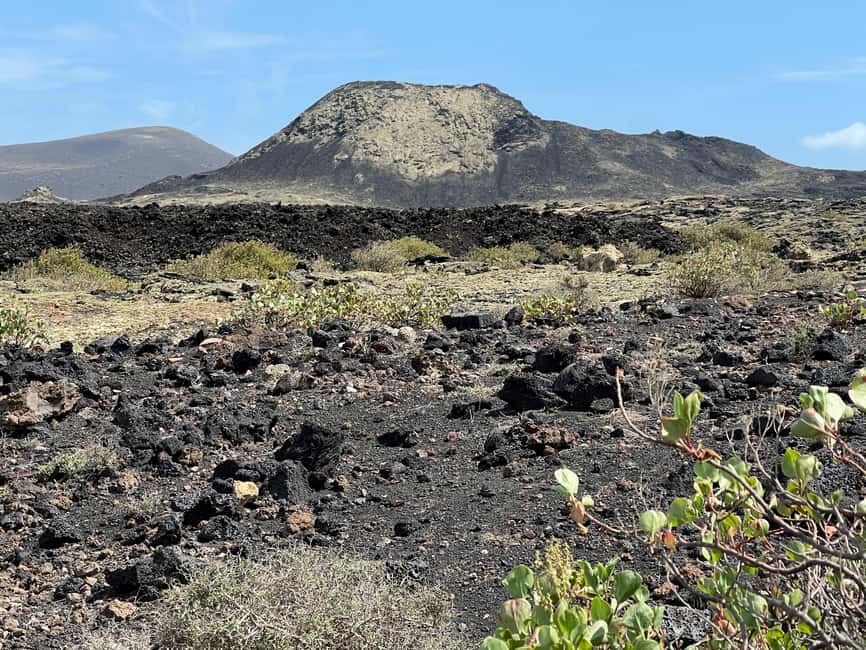 Lanzarote: Guided Hike discover volcano history and culture - Reading the volcanoes instead of just seeing them