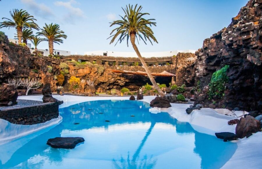 Lanzarote: Volcanic Landscapes Tour with Panoramic Views - Cueva de los Verdes adds a second underground stop