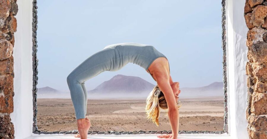 Lanzarote: Volcanic Yoga Session with Ocean Views - A volcanic setting with an important condition