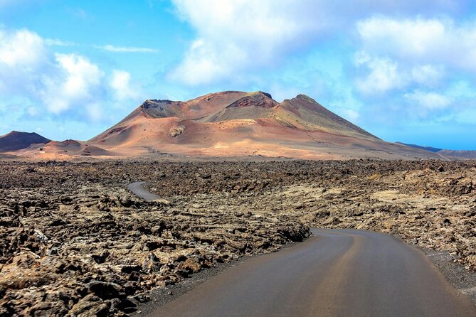 Lanzarote Volcanoes and Caves Tour from Fuerteventura - Key points at a glance