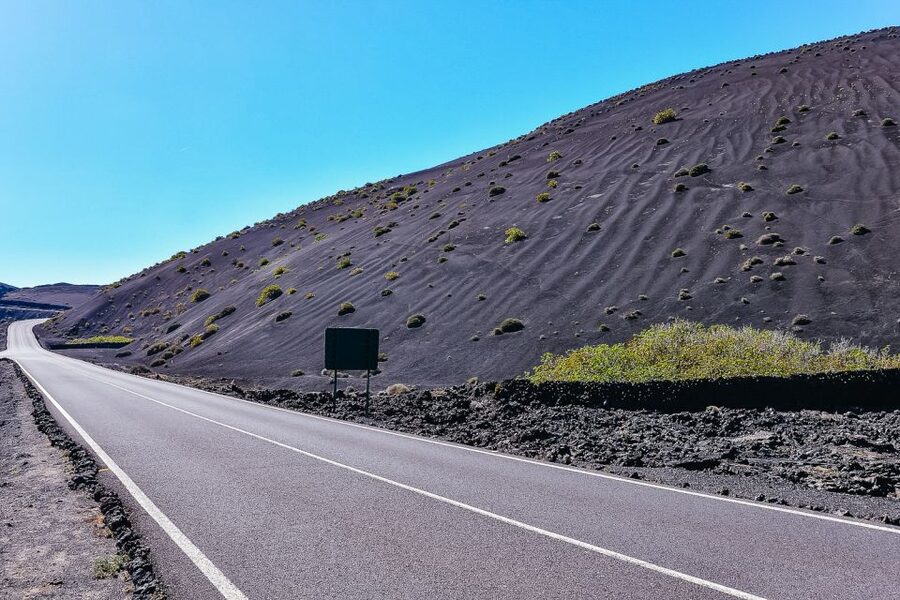 Lanzarote: Volcanos of Timanfaya and Caves Tour with Lunch - Timanfaya: the main event on the official coach route