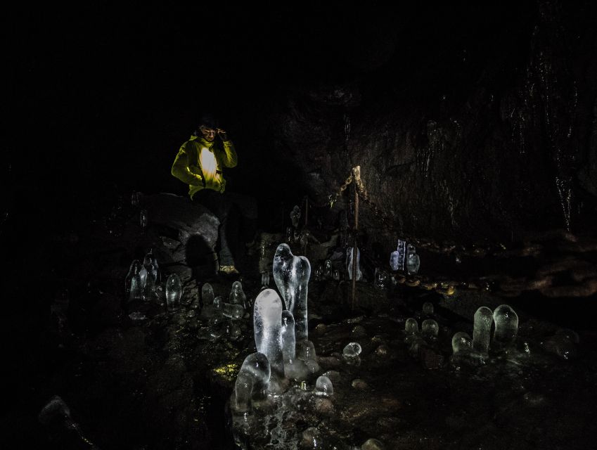 Leidarendi Cave: Lava Tunnel Caving from Reykjavik - The physical side: easy access, awkward movement