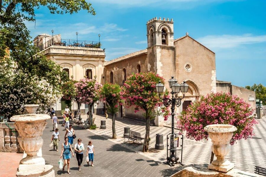 Malta: Mount Etna and Taormina Guided Day Trip by Catamaran - The return journey through Sicily