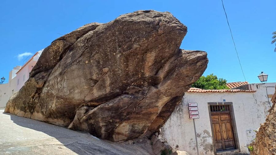 Maspalomas: Roque Nublo - hiking on volcanoes by Sky Rebels - What the $100 price really covers