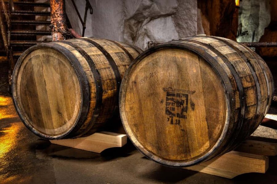 Mendig: Guided tour in the 30m deep volcanic beer cellar - Meeting at the Vulkan Shop courtyard