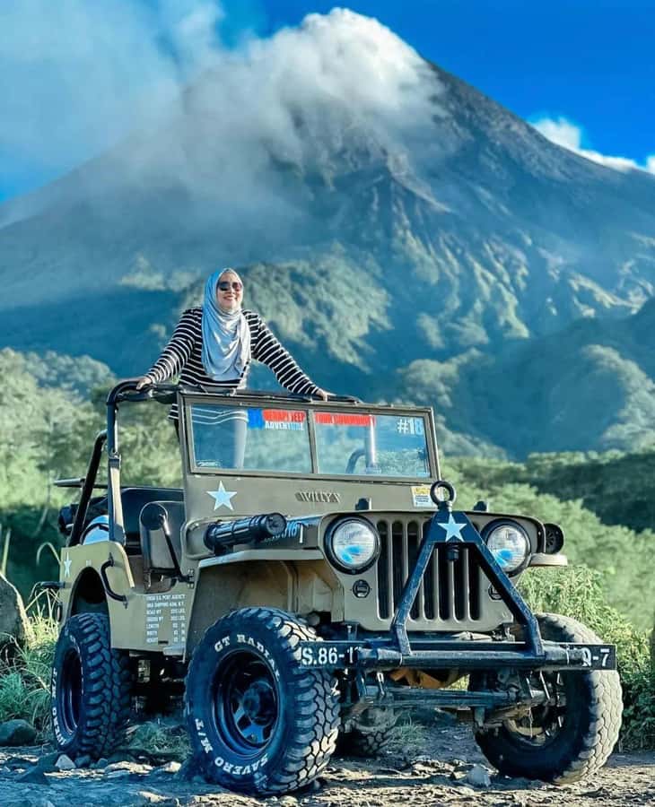 Merapi volcano sunrise with 4wd jeep and step on cold lava - Key points to know before booking