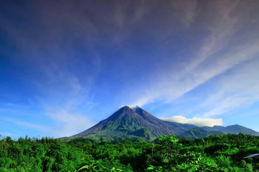 Merapi volcano sunrise with 4wd jeep and step on cold lava - Finding the sunrise between Java’s volcanoes