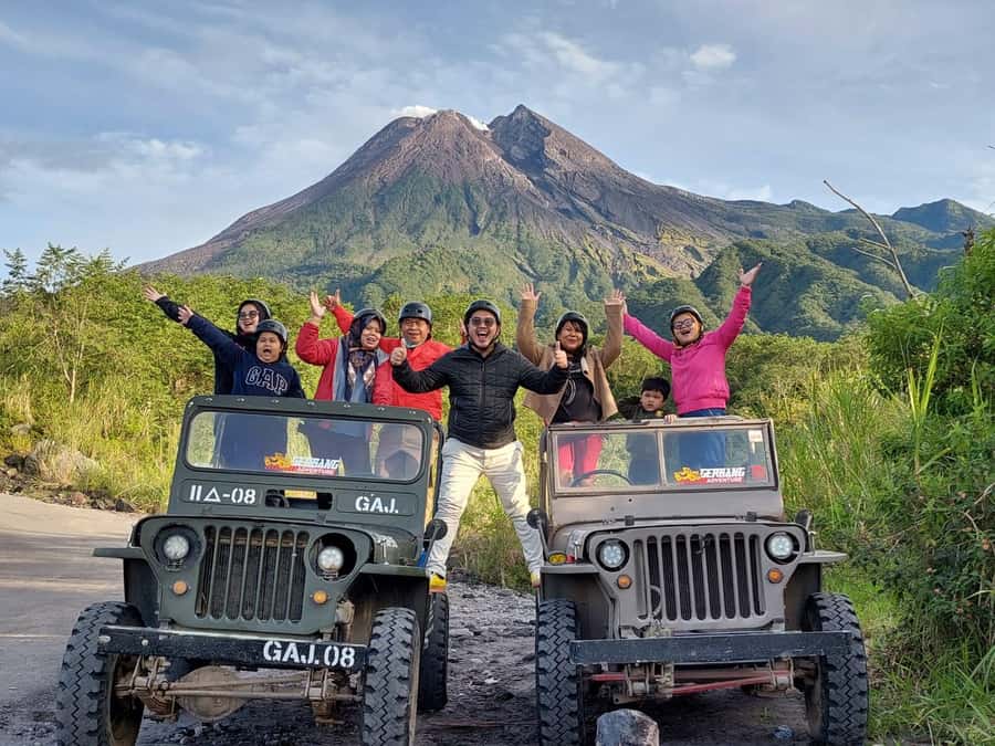 Merapi volcano sunrise with 4wd jeep and step on cold lava - How the small group changes the morning