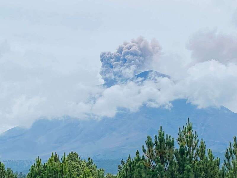 Mexico City: Guided Volcano Trek with Lunch - Guides who shape the day