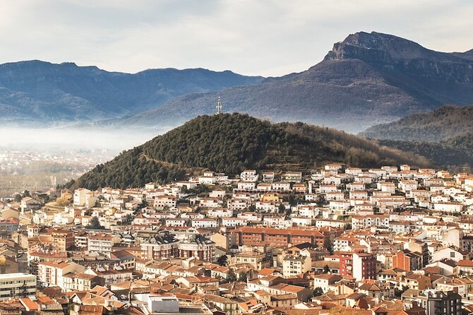 Montsacopa: An audio tour in the Volcano in the Centre of the City - A volcano at the center of Olot