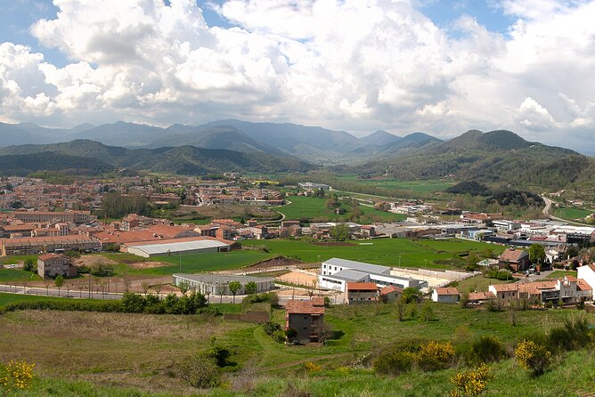 Montsacopa: An audio tour in the Volcano in the Centre of the City - Walking the crater rim for about an hour