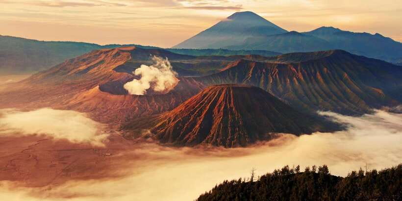 Mount Bromo and Ijen Crater Tour from Surabaya/ Malang - Watching sunrise over Mount Bromo