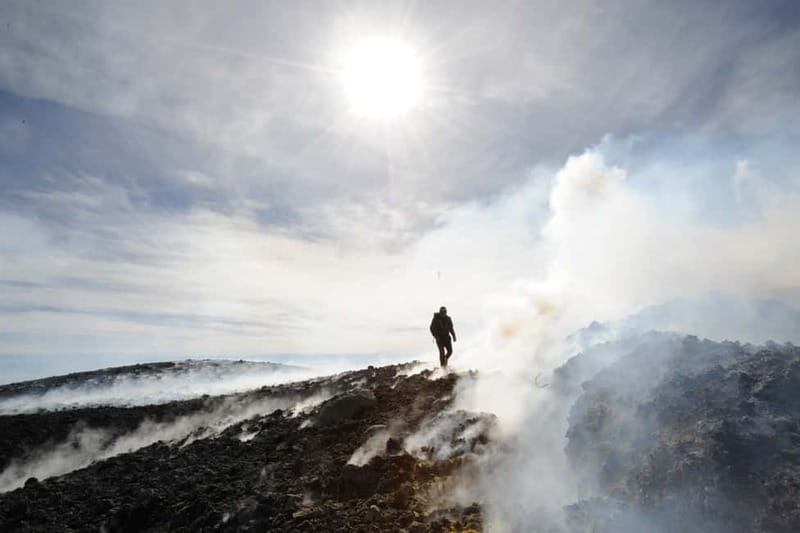 Mount Etna: Central Crater (3340mt.) with cable car and jeep - Starting at La Baita 3L Ski-Lab