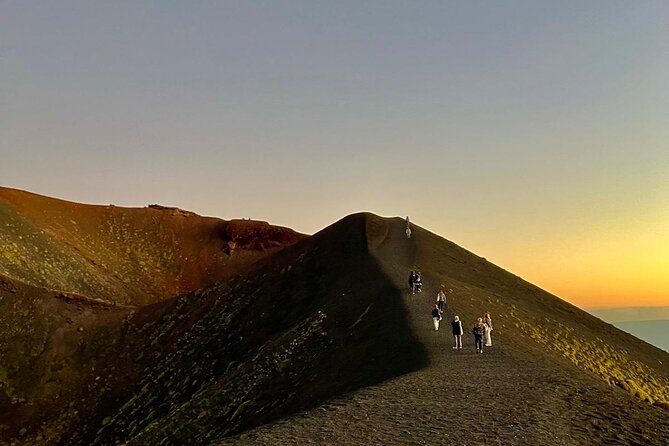Mount Etna Sunset with sicilian tasting - Why this Etna trip works well from Catania